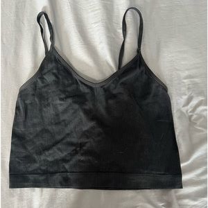 SO black cropped tank